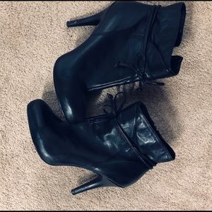 Nine West black booties